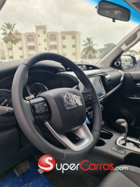 2026 Toyota Hilux SRV — foto 5 / 9