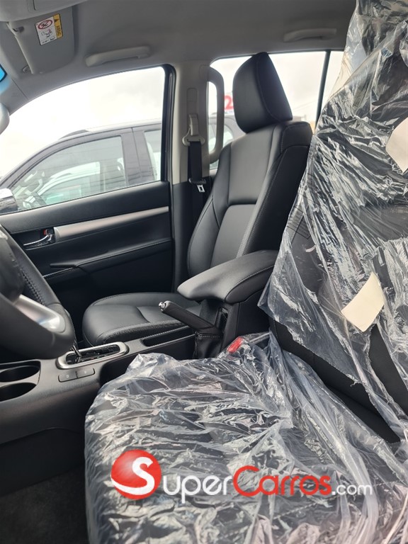 2026 Toyota Hilux SRV — foto 6 / 9