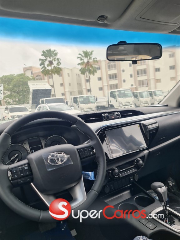 2026 Toyota Hilux SRV — foto 7 / 9