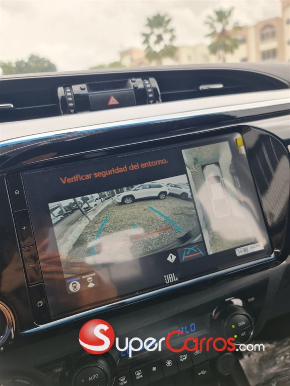 2026 Toyota Hilux SRV — foto 8 / 9