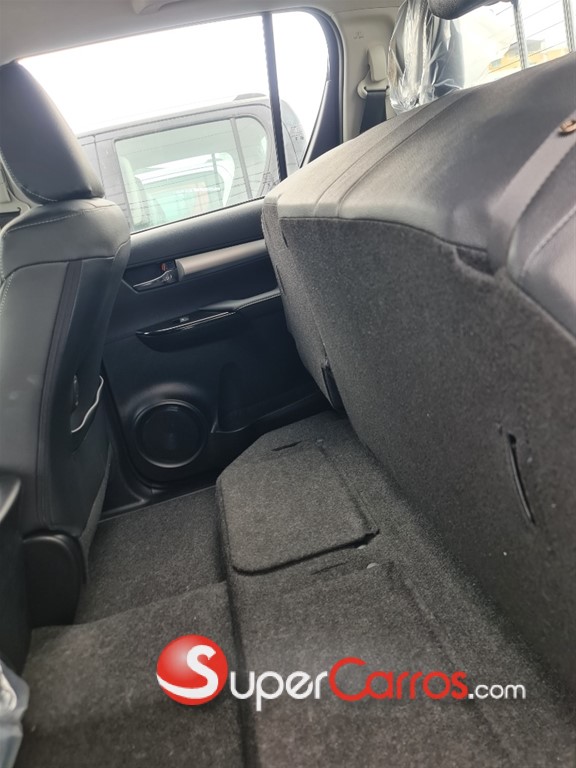 2026 Toyota Hilux SRV — foto 9 / 9