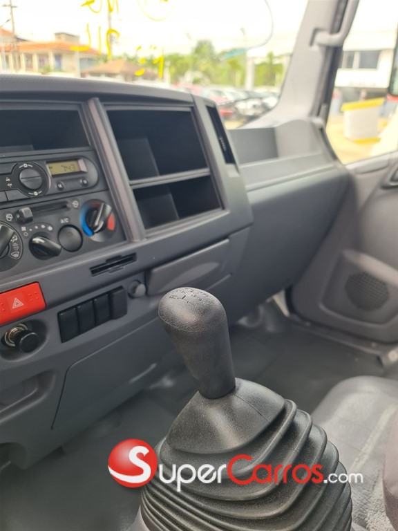 2025 Isuzu NQR 18 Pies — foto 4 / 6