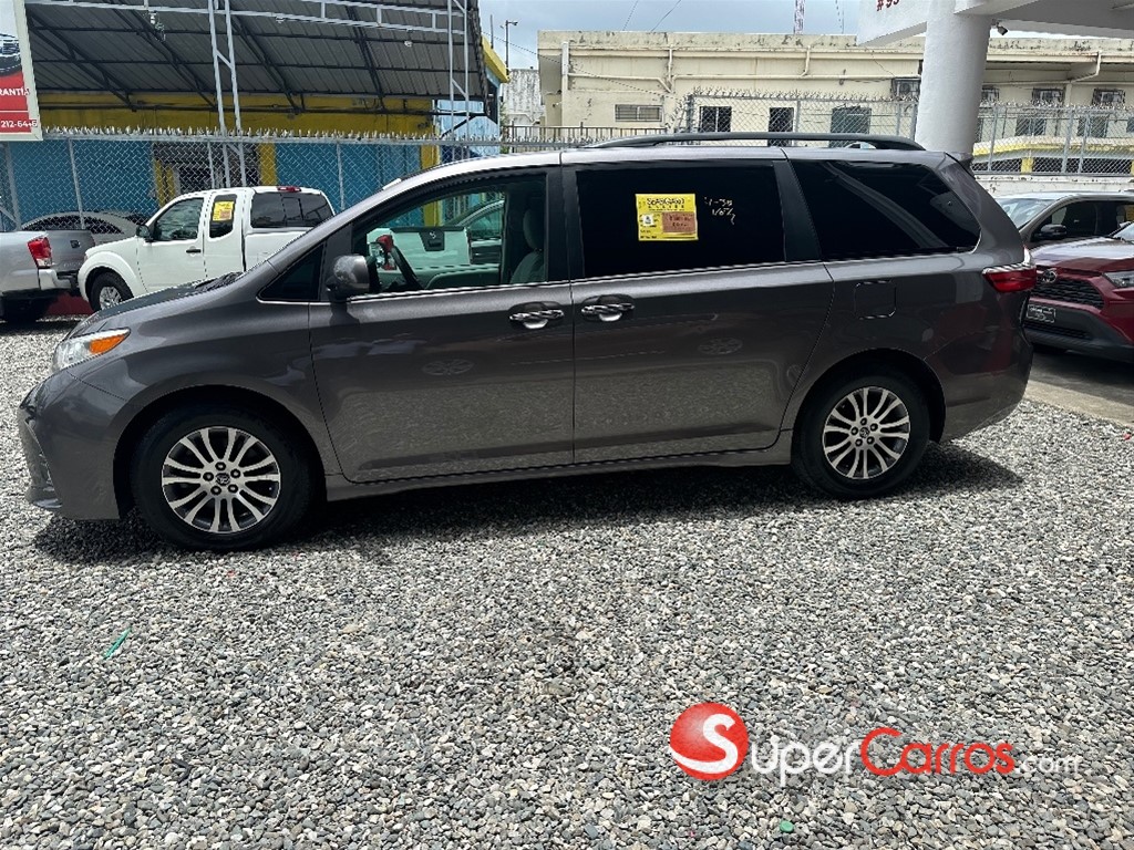 2020 Toyota Sienna XLE — foto 3 / 12