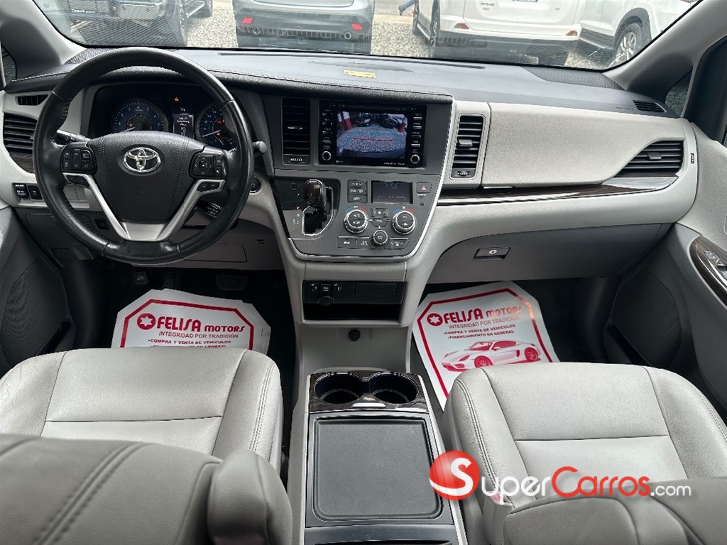 2020 Toyota Sienna XLE — foto 8 / 12