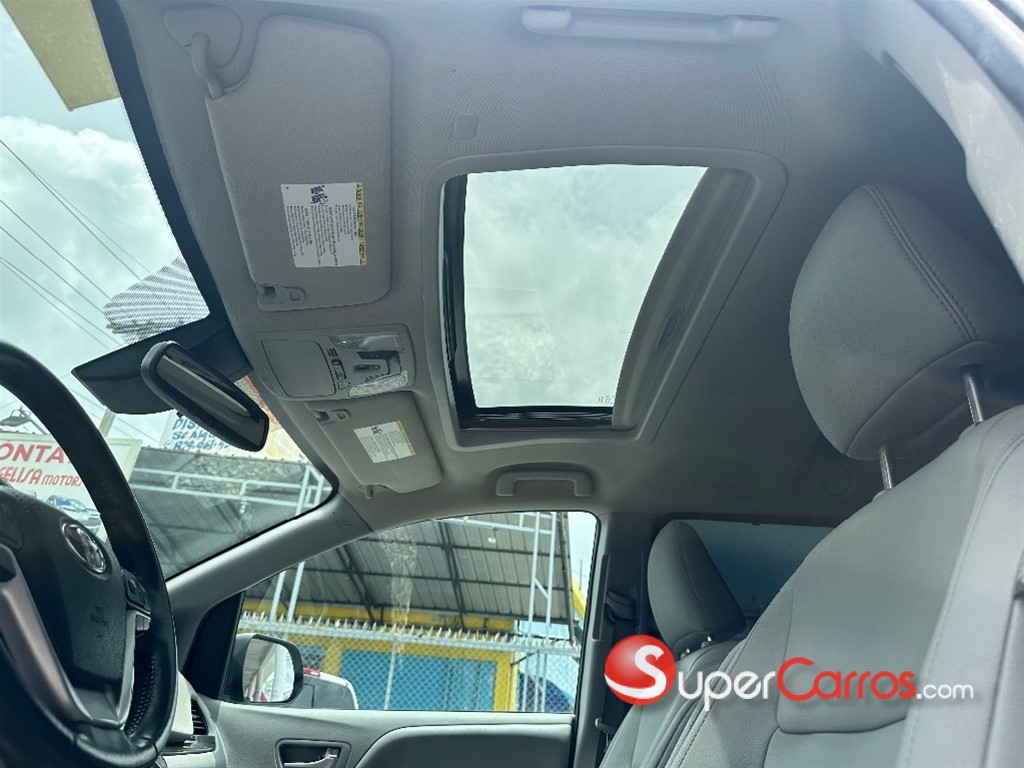 2020 Toyota Sienna XLE — foto 9 / 12