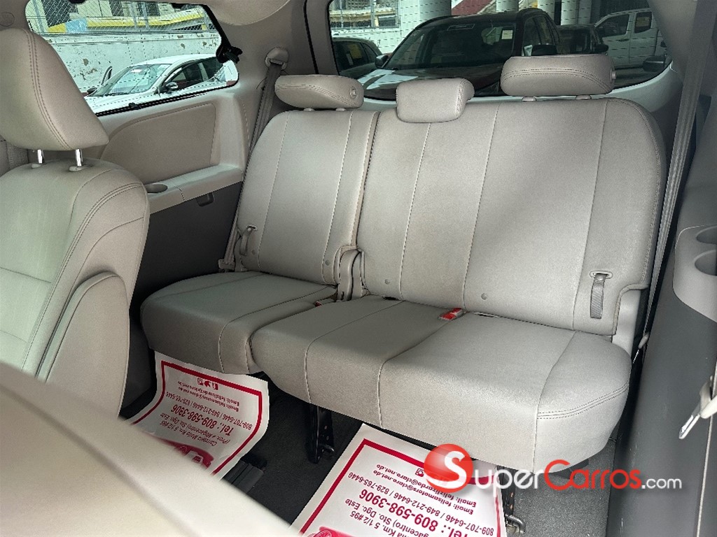 2020 Toyota Sienna XLE — foto 11 / 12