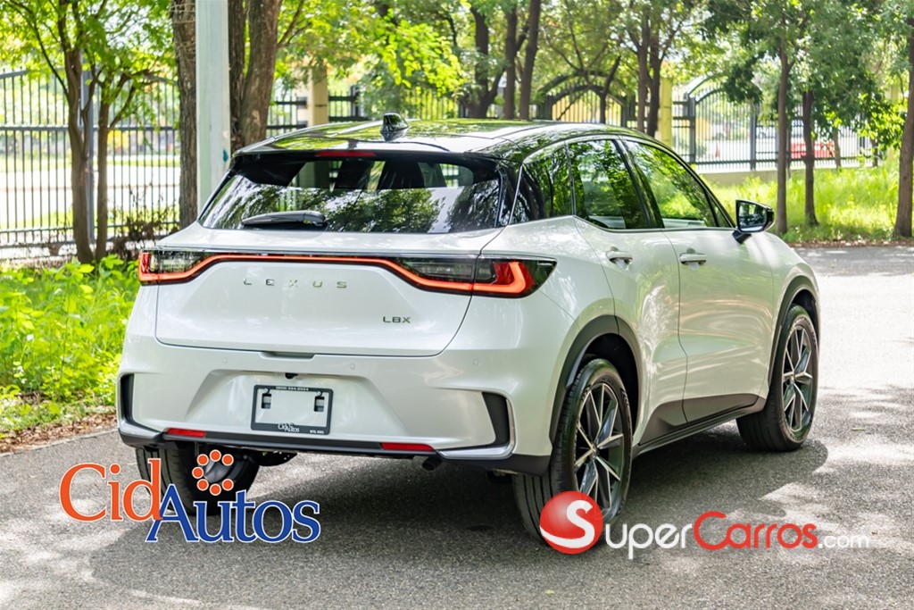 2026 Lexus LBX ActiveFull — foto 3 / 12