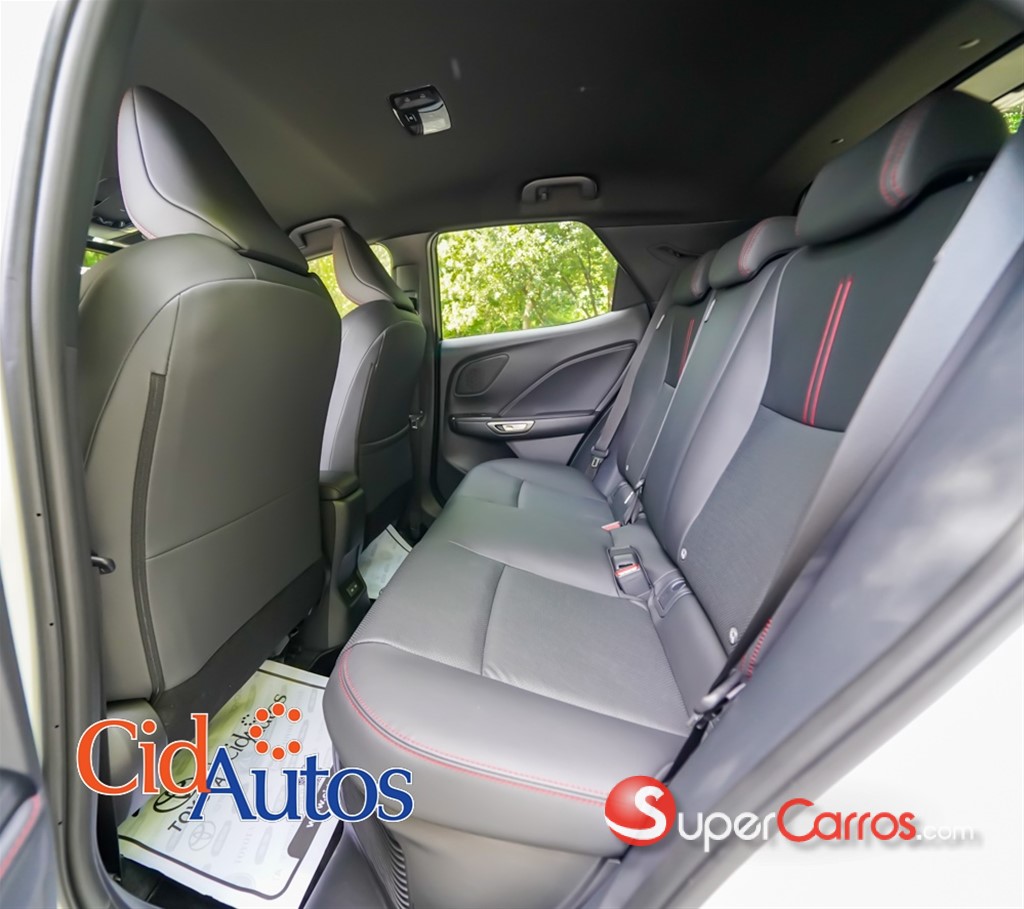 2026 Lexus LBX ActiveFull — foto 11 / 12