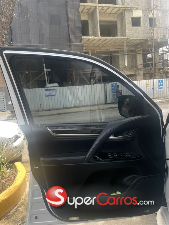 2018 Lexus LX 570 — foto 2 / 10