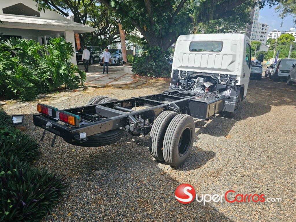 2026 Mitsubishi Motors Fuso Canter — foto 6 / 8