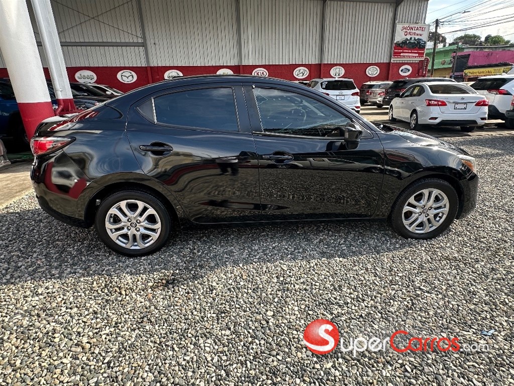 2018 Toyota Yaris SE — foto 7 / 12