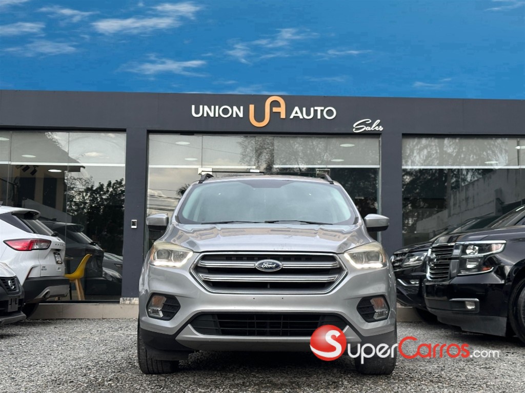 2017 Ford Escape Limited — foto 2 / 10