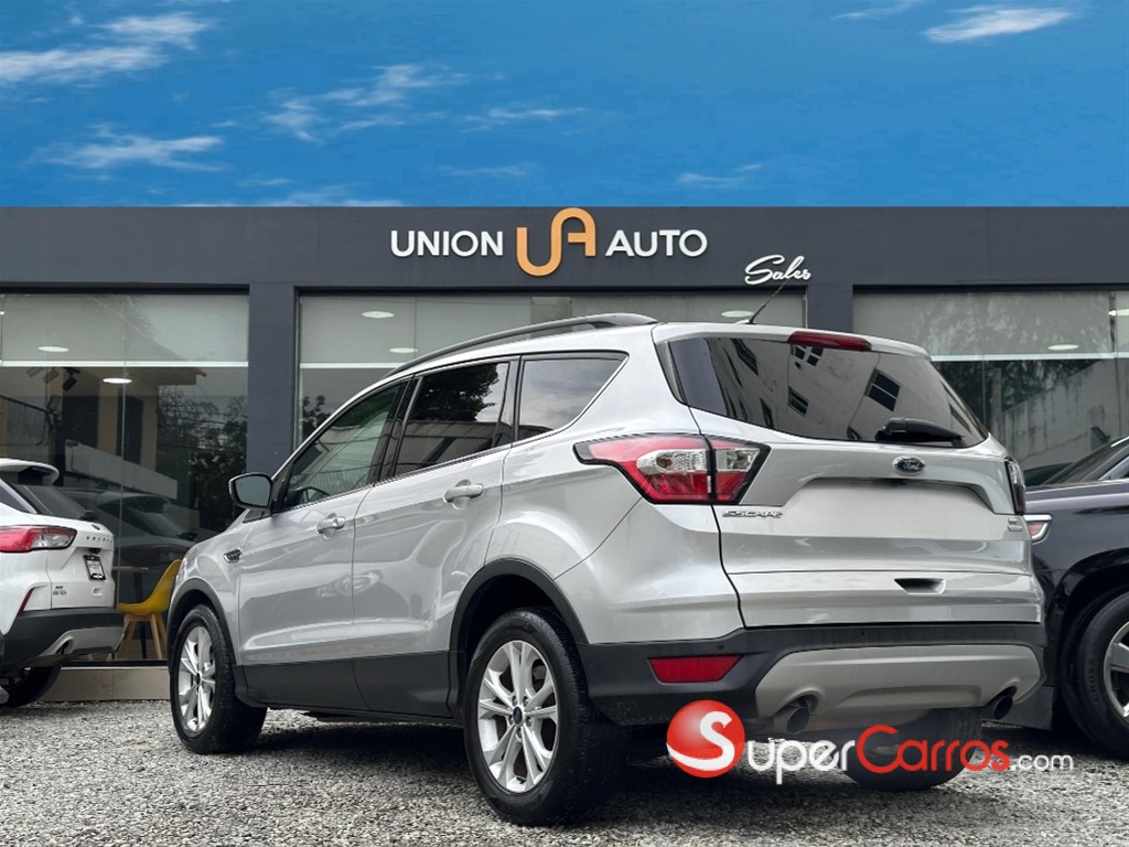 2017 Ford Escape Limited — foto 4 / 10