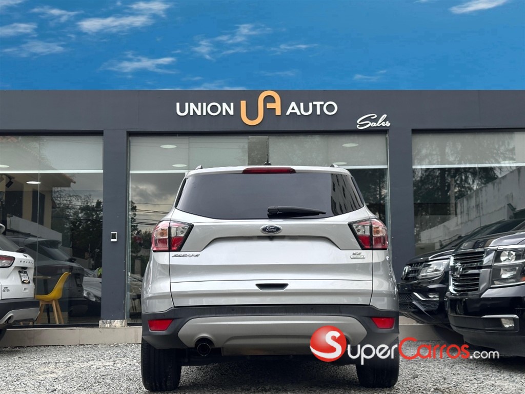 2017 Ford Escape Limited — foto 5 / 10