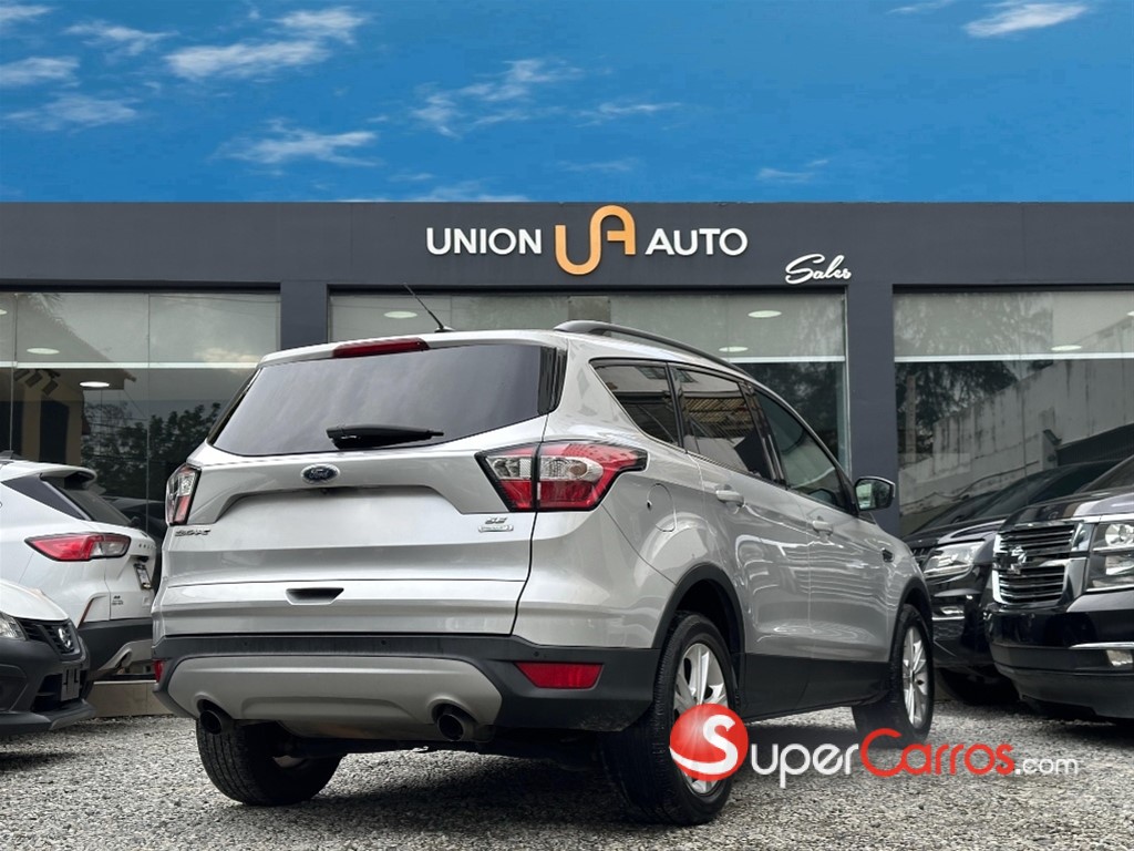 2017 Ford Escape Limited — foto 6 / 10