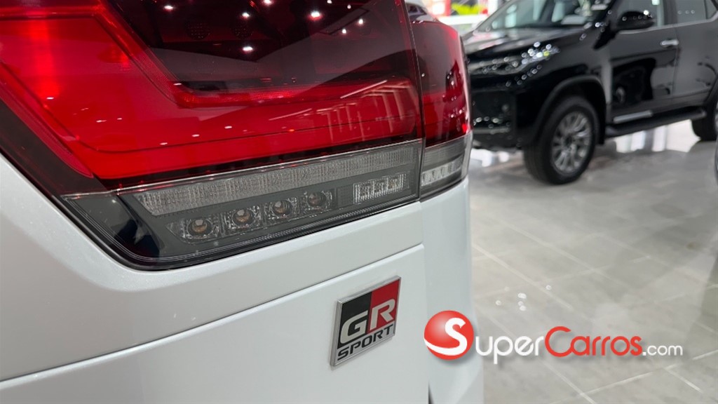 2025 Toyota Land Cruiser 300 GXR — foto 10 / 10