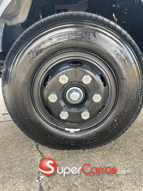 2027 Isuzu NPR 14 pies — foto 8 / 8