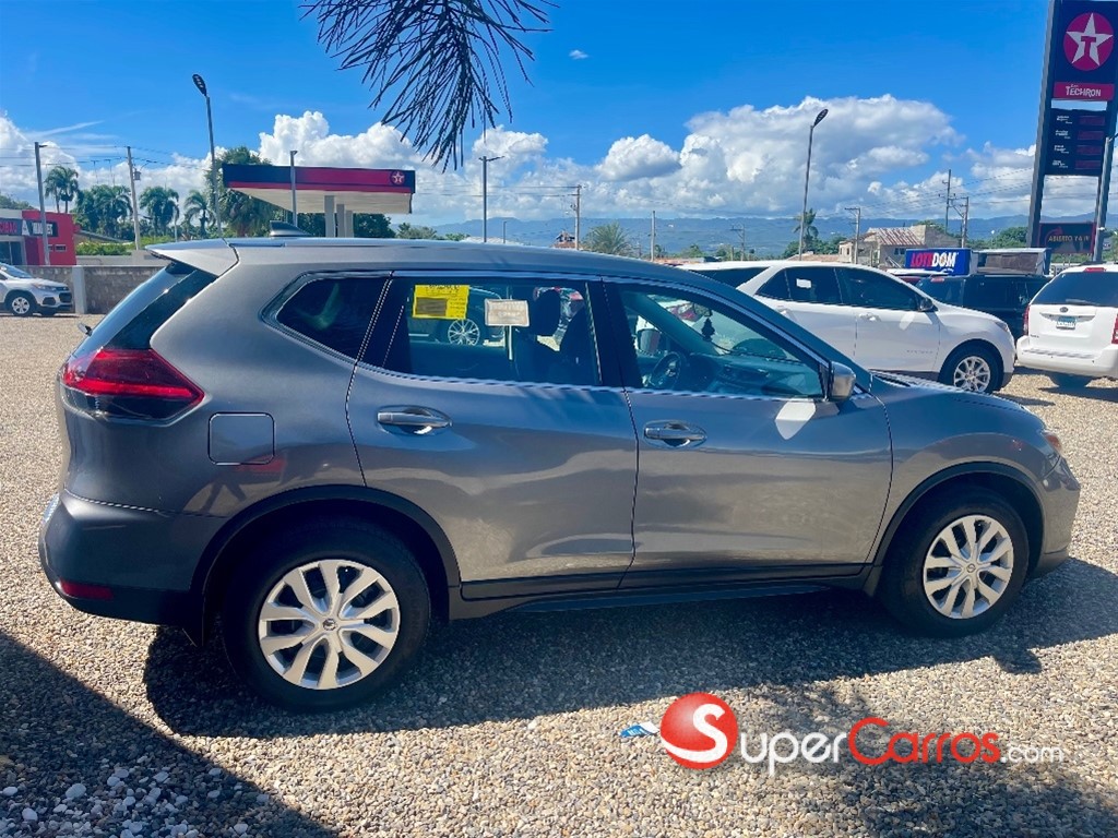 2018 Nissan Rogue SV — foto 4 / 9