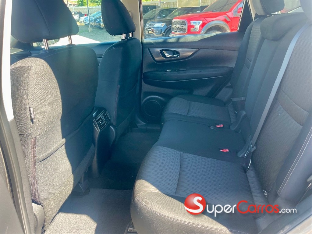 2018 Nissan Rogue SV — foto 8 / 9