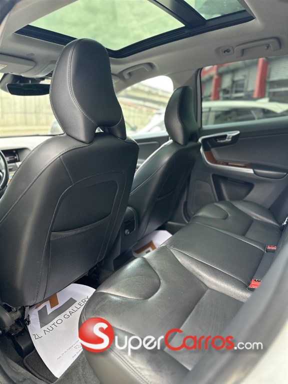 2017 Volvo XC60 T5 Platinum — foto 6 / 8