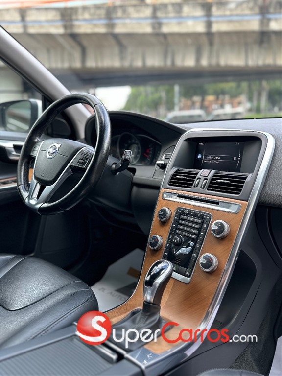 2017 Volvo XC60 T5 Platinum — foto 7 / 8