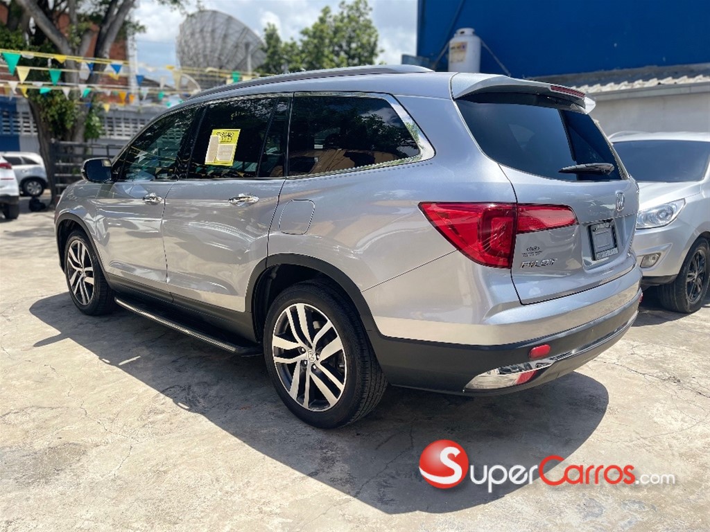 2018 Honda Pilot Touring — foto 2 / 11