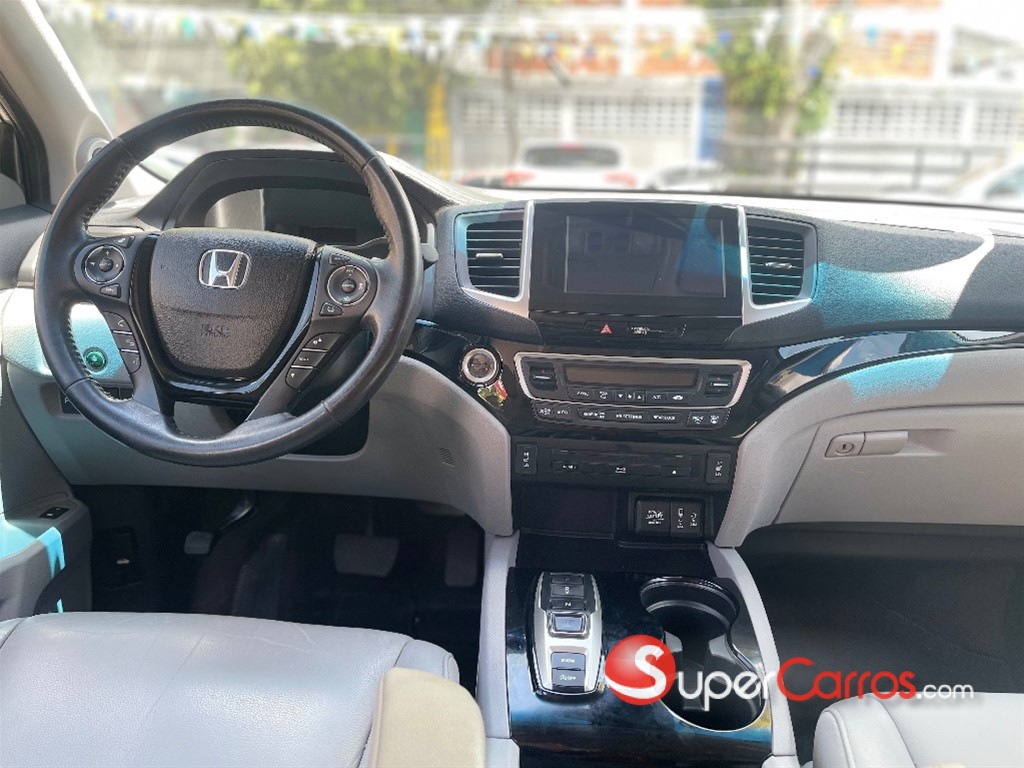 2018 Honda Pilot Touring — foto 9 / 11