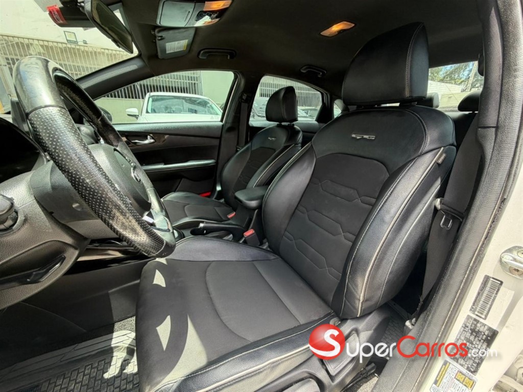 2020 Kia Forte GT Line — foto 5 / 10