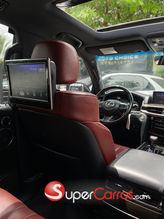2017 Lexus LX 570 Sport — foto 11 / 12