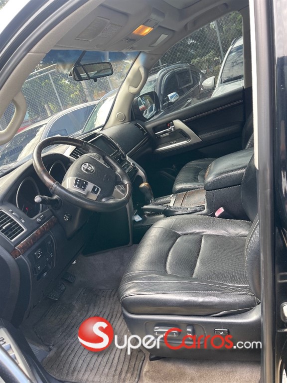 2013 Toyota Land Cruiser 300 GXR — foto 8 / 9
