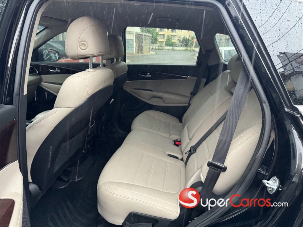 2017 Kia Sorento LX — foto 8 / 9