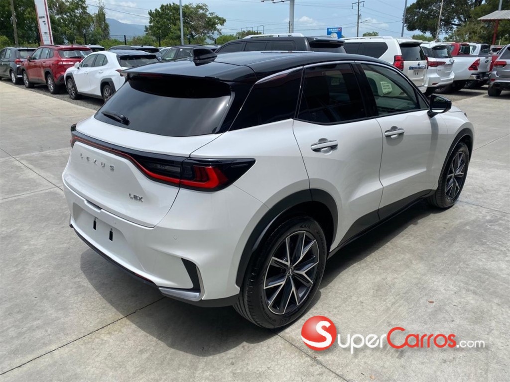 2026 Lexus LBX ActiveFull — foto 4 / 10