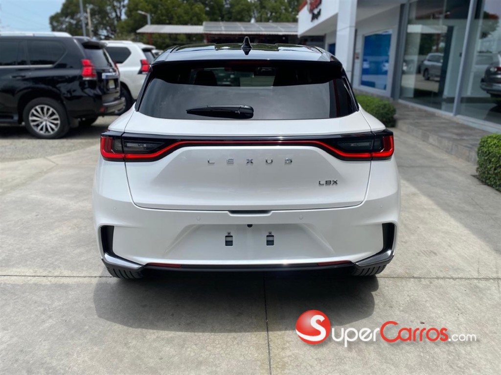 2026 Lexus LBX ActiveFull — foto 5 / 10