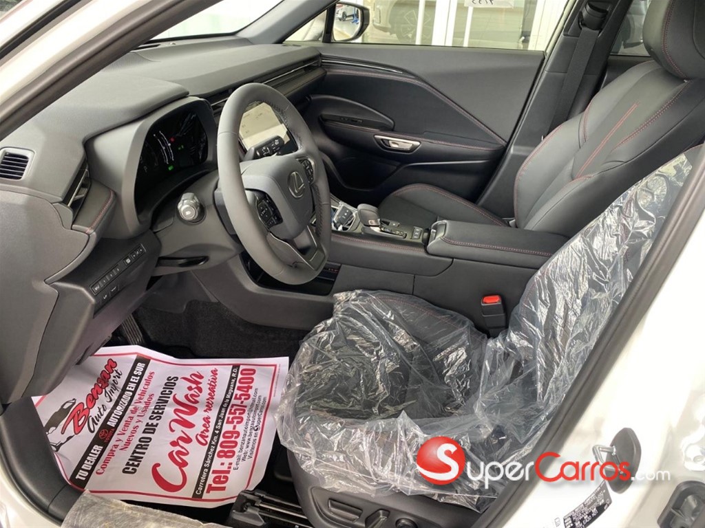 2026 Lexus LBX ActiveFull — foto 7 / 10