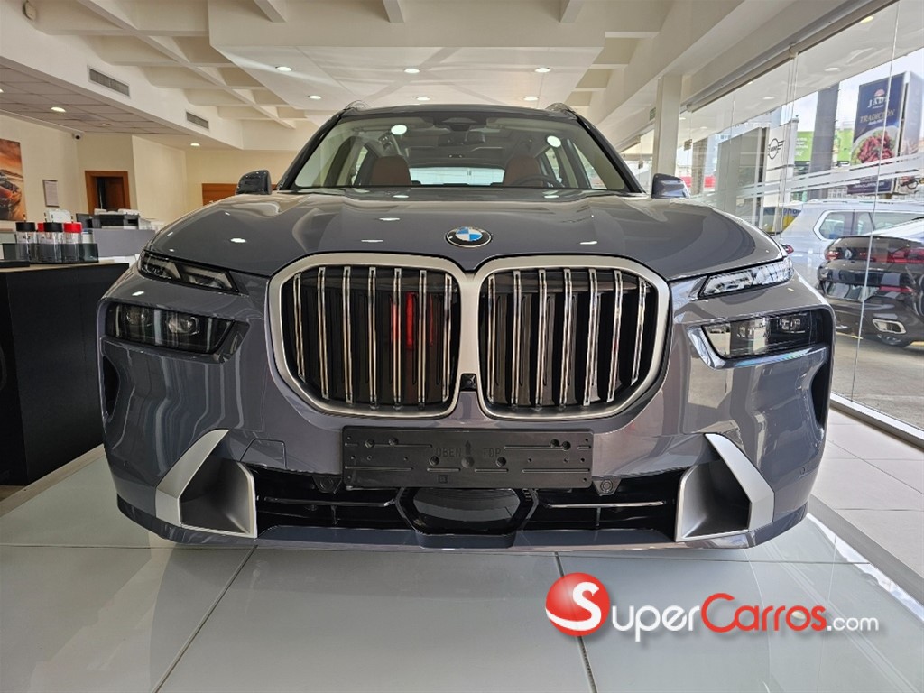2025 BMW X 7 — foto 9 / 10