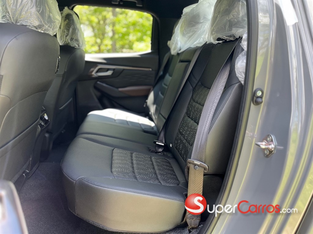2027 Isuzu DMAX LSE — foto 7 / 12