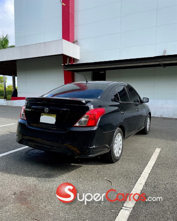 2019 Nissan Versa — foto 2 / 10