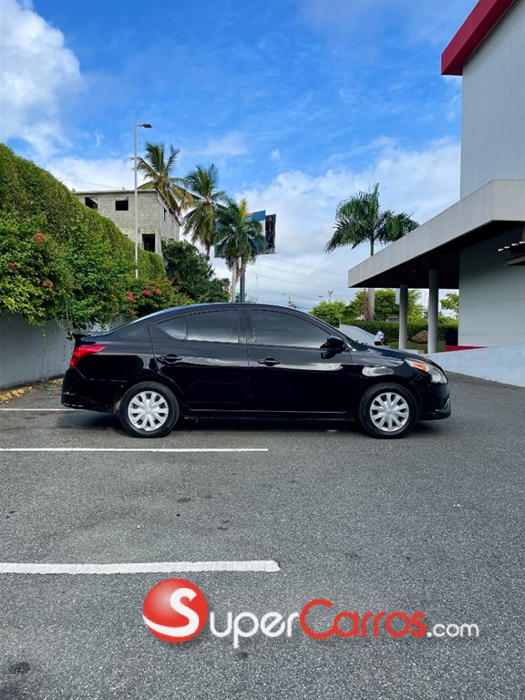 2019 Nissan Versa — foto 7 / 10