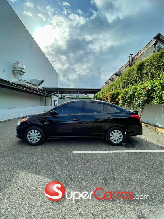 2019 Nissan Versa — foto 8 / 10