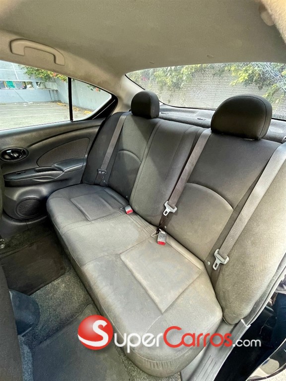 2019 Nissan Versa — foto 10 / 10