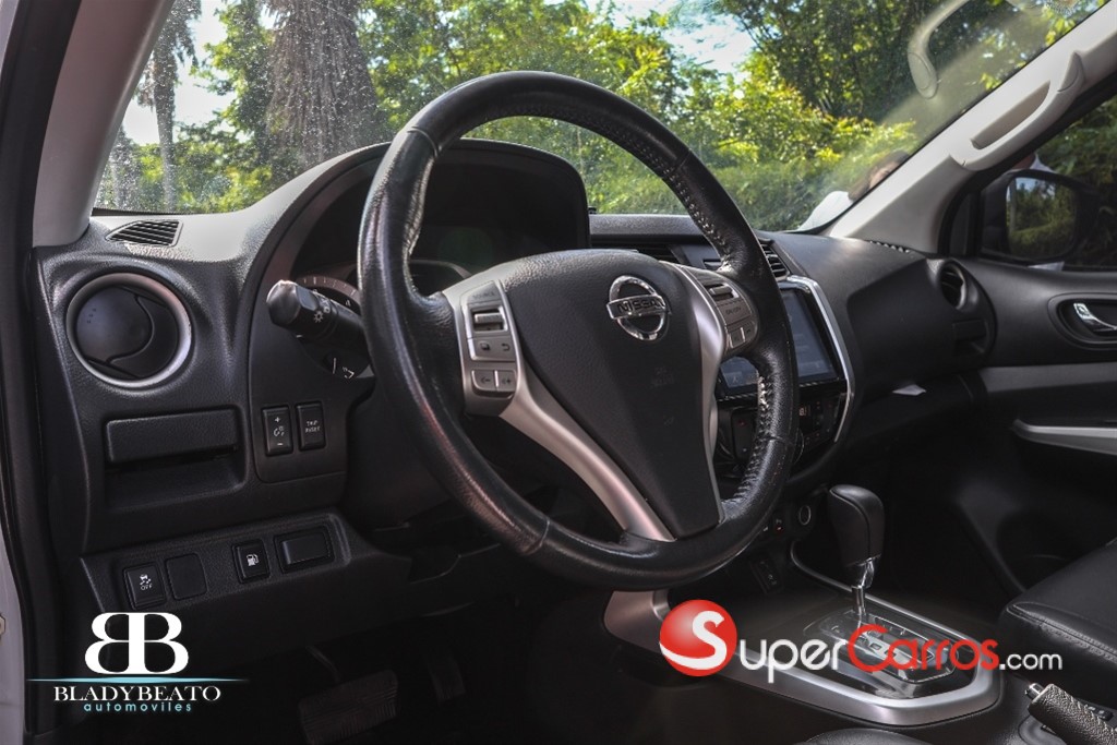 2021 Nissan Frontier LE — foto 2 / 12