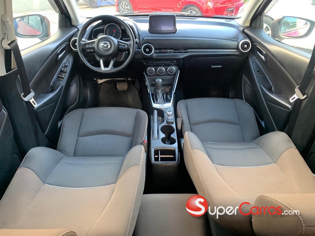 2020 Mazda 2 — foto 8 / 12