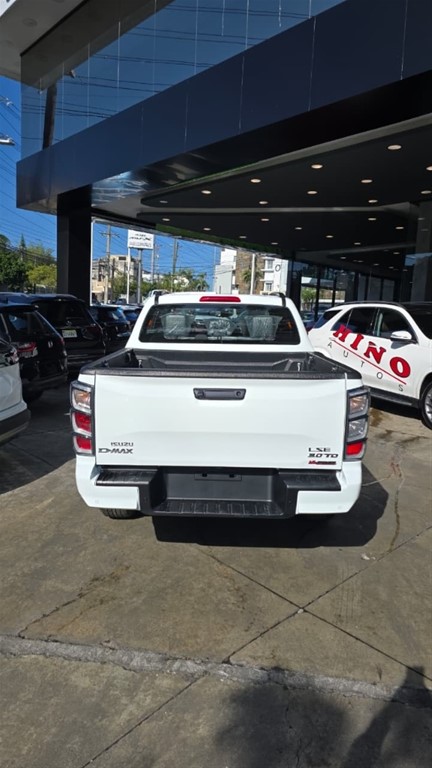 2027 Isuzu DMAX LSE — foto 7 / 12