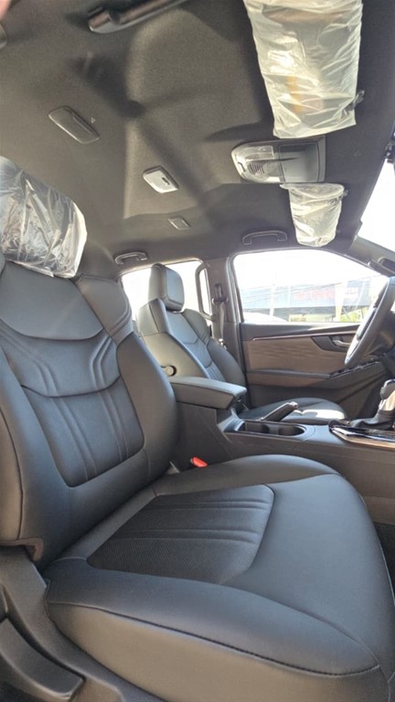 2027 Isuzu DMAX LSE — foto 9 / 12