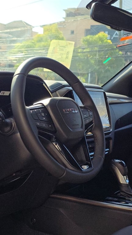 2027 Isuzu DMAX LSE — foto 12 / 12