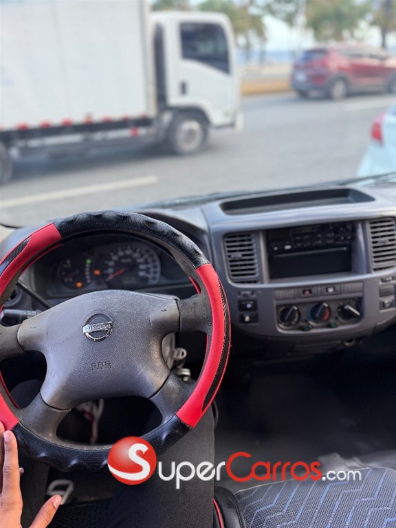 2006 Nissan Urvan — foto 4 / 11