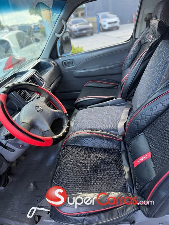 2006 Nissan Urvan — foto 5 / 11