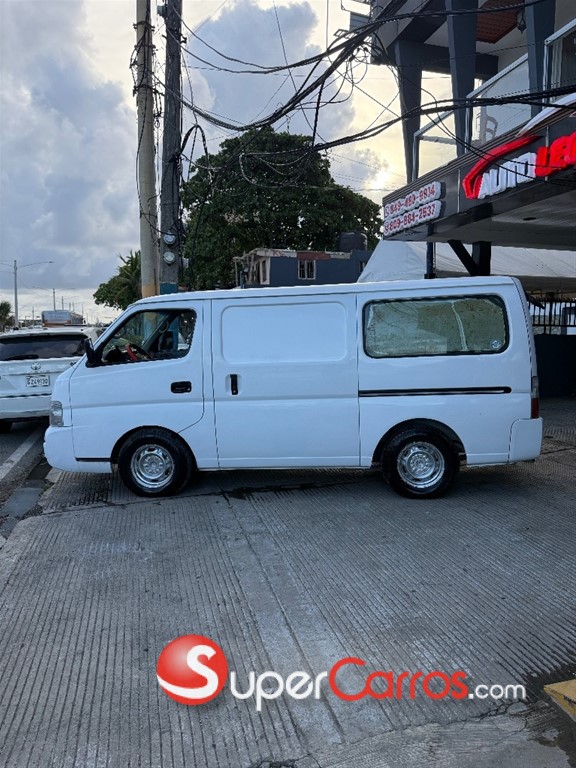 2006 Nissan Urvan — foto 7 / 11