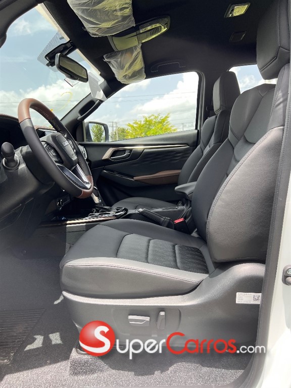 2027 Isuzu DMAX LSE — foto 9 / 12