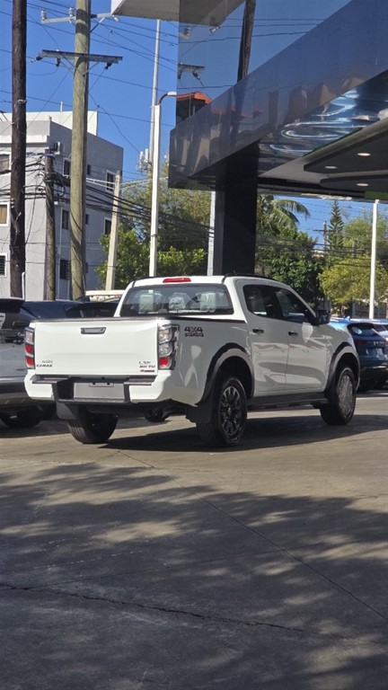 2027 Isuzu DMAX LSE — foto 3 / 12